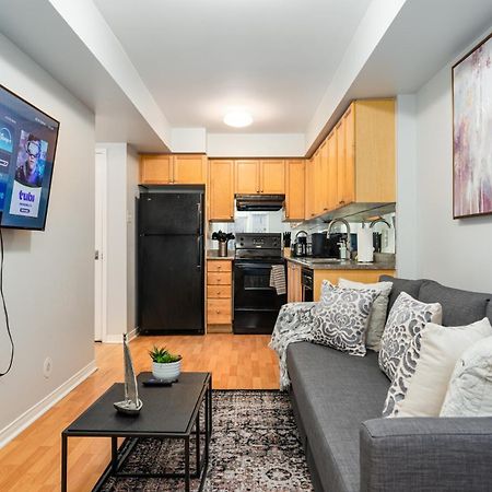 Готель 4975 Southampton Drive Місісаґа Екстер'єр фото