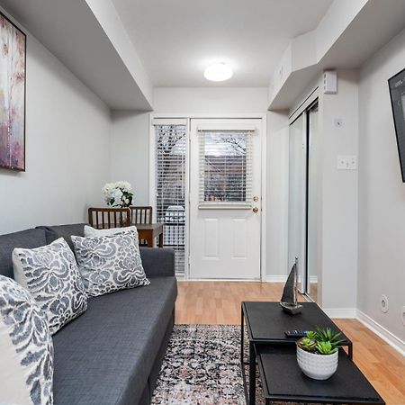 Готель 4975 Southampton Drive Місісаґа Екстер'єр фото