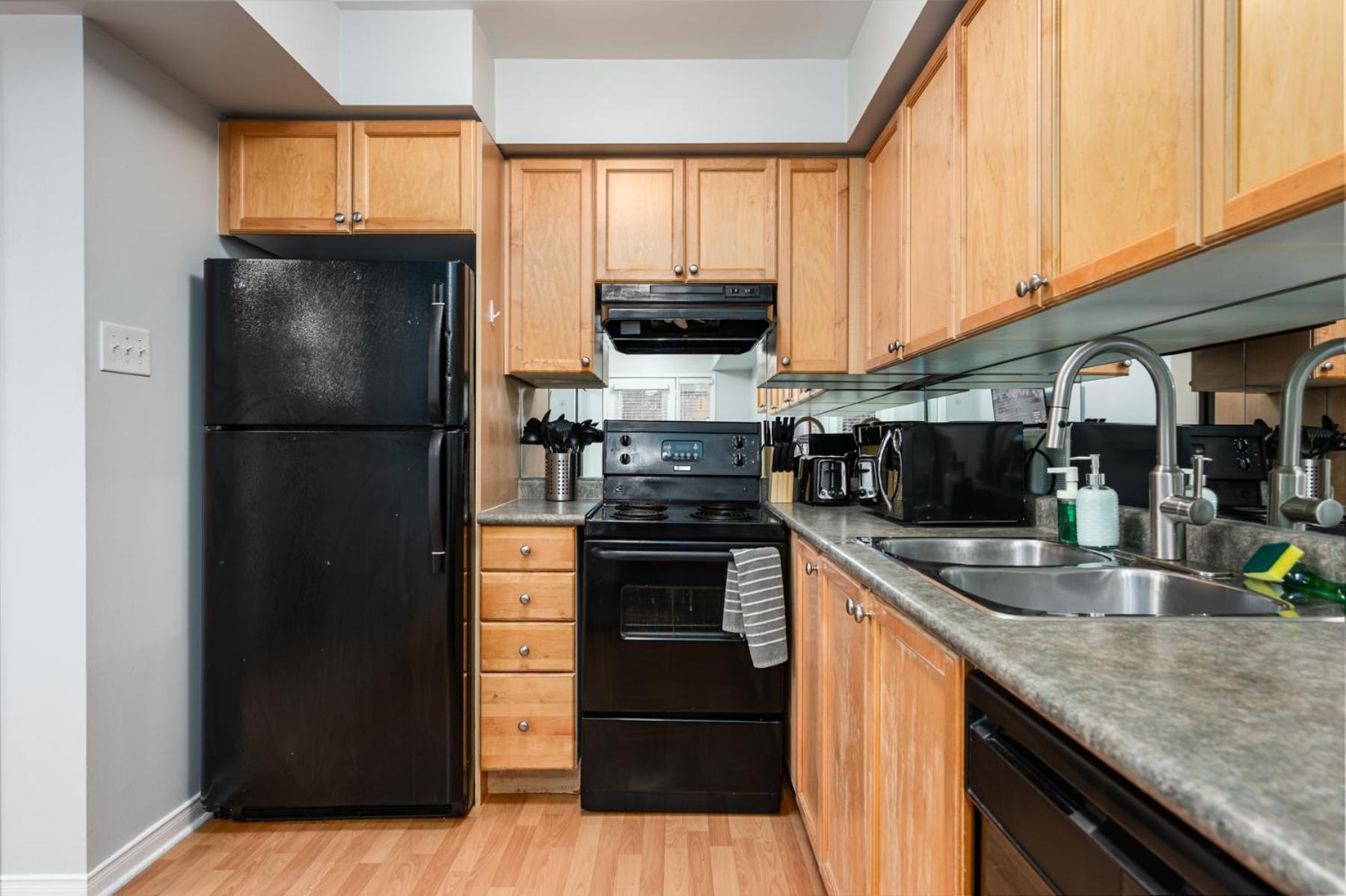 Готель 4975 Southampton Drive Місісаґа Екстер'єр фото